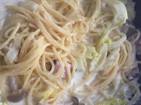 白菜、しめじ、ベーコンのクリームパスタ